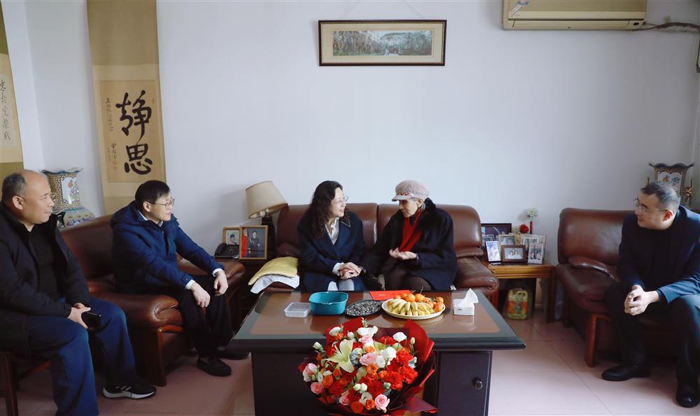 岁寒情深，新春送暖！ 济南产发集团党委书记、董事长黄蓓走访慰问离退休老干部